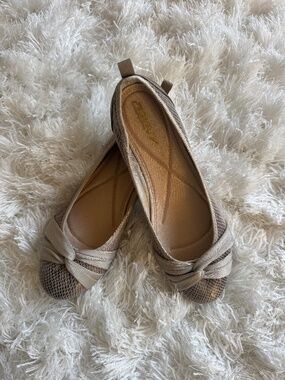 Ballet style flat shoes